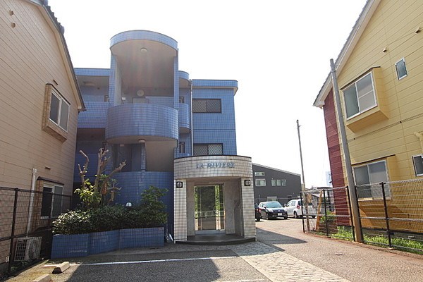 建物外観　周辺に買い物施設が少ないのがネックですが新潟駅まで出やすくマ