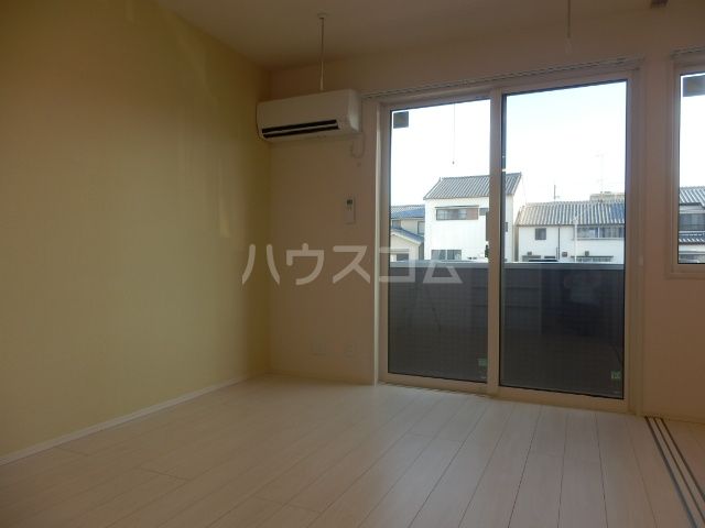 CHARMEIIの居間写真