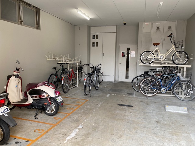 駐車場　整理された駐車場。バイクも置けますよ。