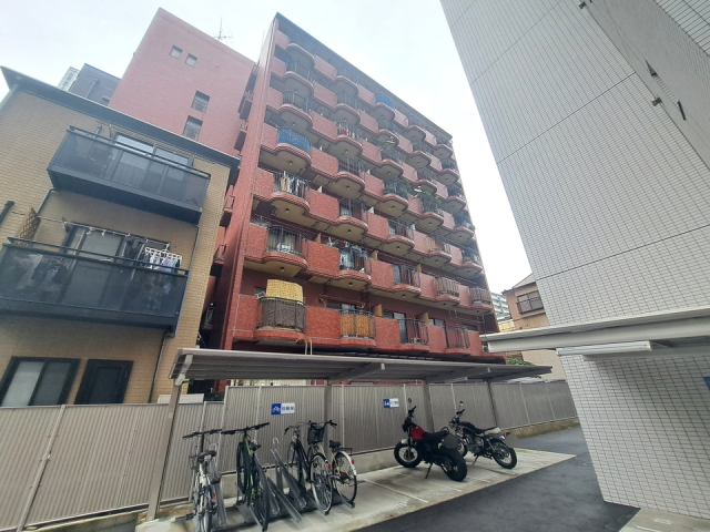 【松山市勝山町のマンションの建物外観】