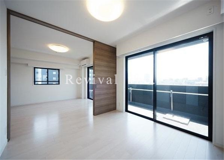 居室・リビング　南向きで明るいリビング空間でございます