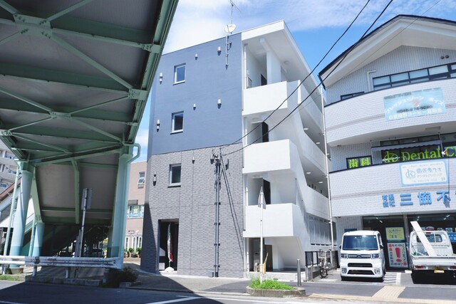 【大和市林間のマンションの建物外観】