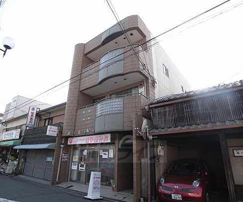 京都市伏見区深草稲荷御前町のマンションの建物外観