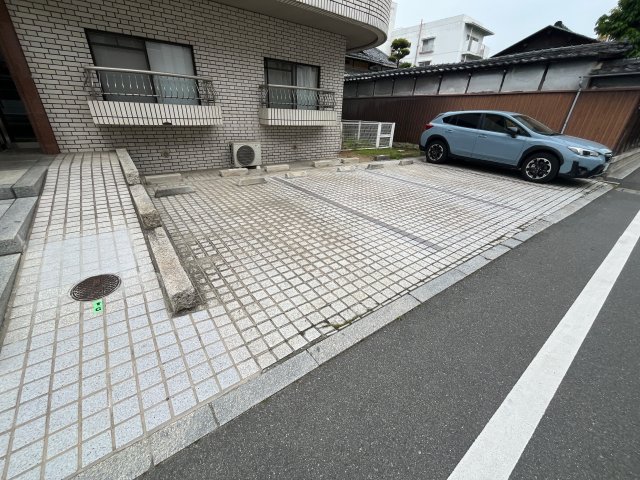 【スクエアメゾン姫路城前の駐車場】