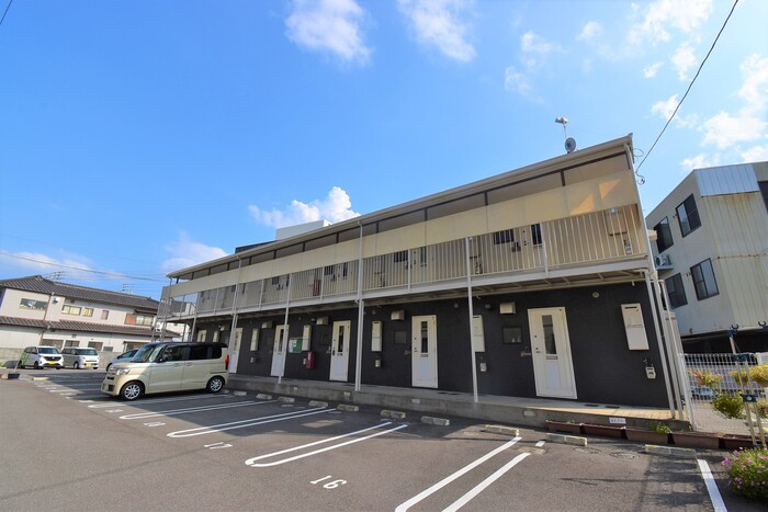 【高松市屋島西町のアパートの建物外観】