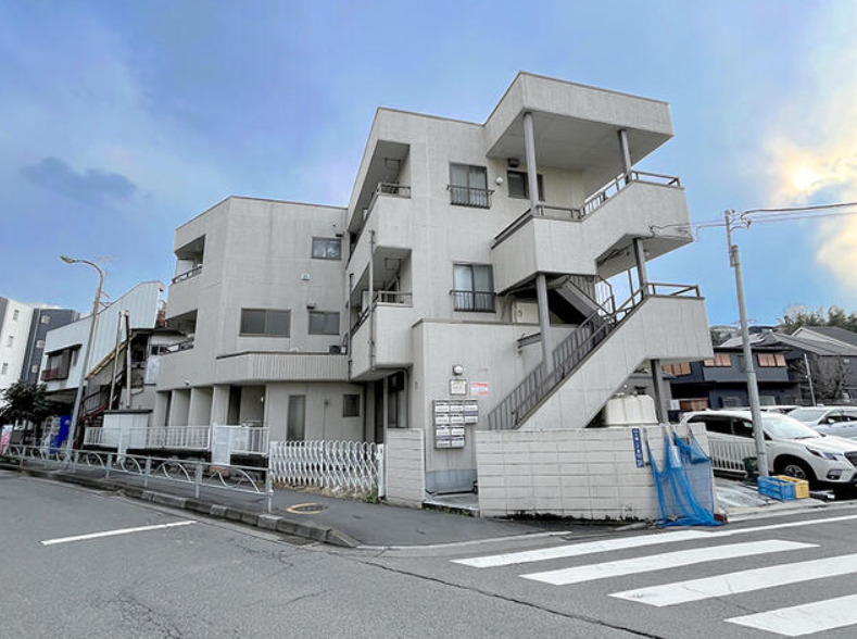 アシスト三園マンションの建物外観