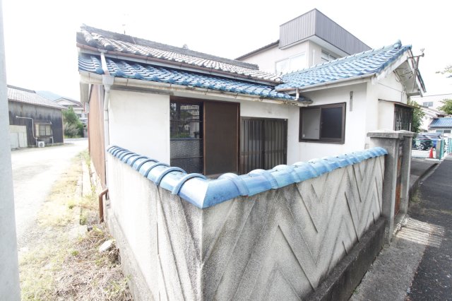 下田西１丁目戸建ての建物外観