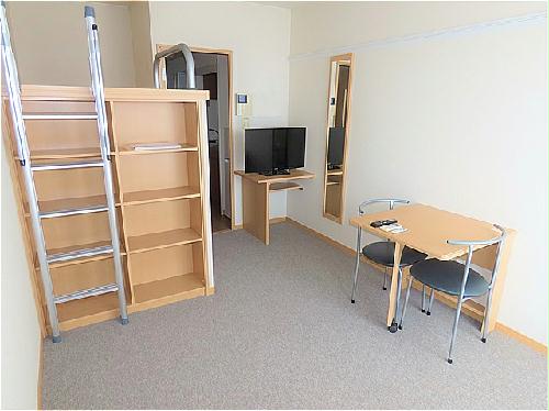 居室・リビング　カーペットのお部屋です