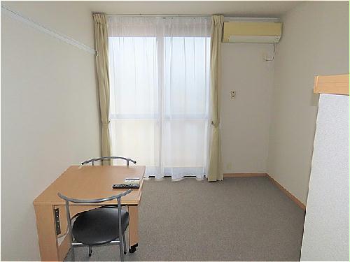 居室・リビング　家具家電が備え付けのお部屋です