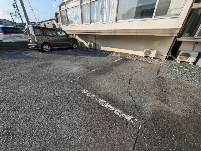 【浜松市中央区上島のマンションの駐車場】