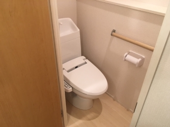 トイレ　温水洗浄便座付き