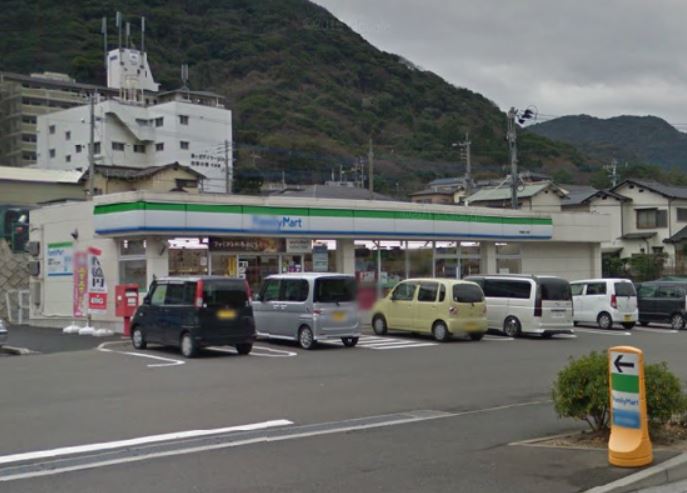 コンビニ　ファミリーマート門司泉ヶ丘店（コンビニ）まで303m