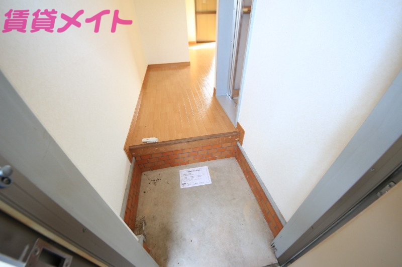 玄関　同物件別室写真