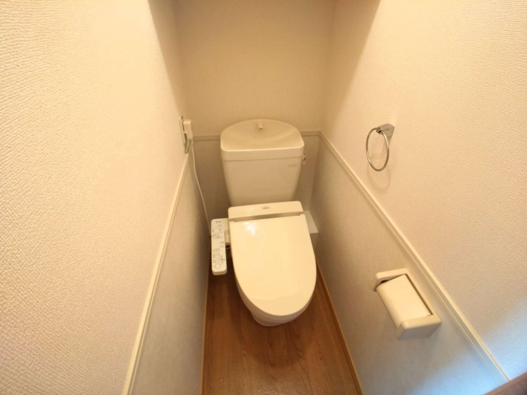 その他　明るく清潔感のあるトイレ