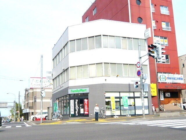 【札幌市豊平区月寒西一条のマンションのコンビニ】