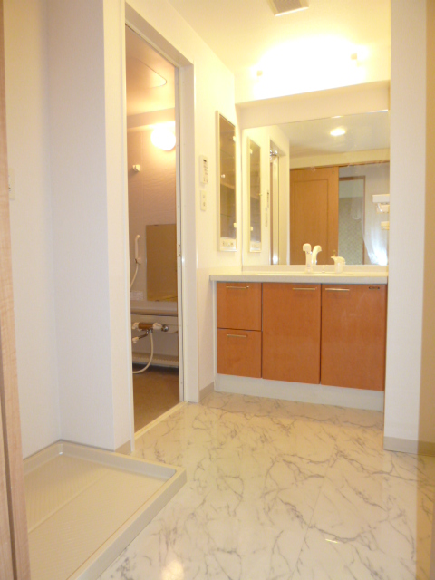 洗面設備　使いやすい洗面所です