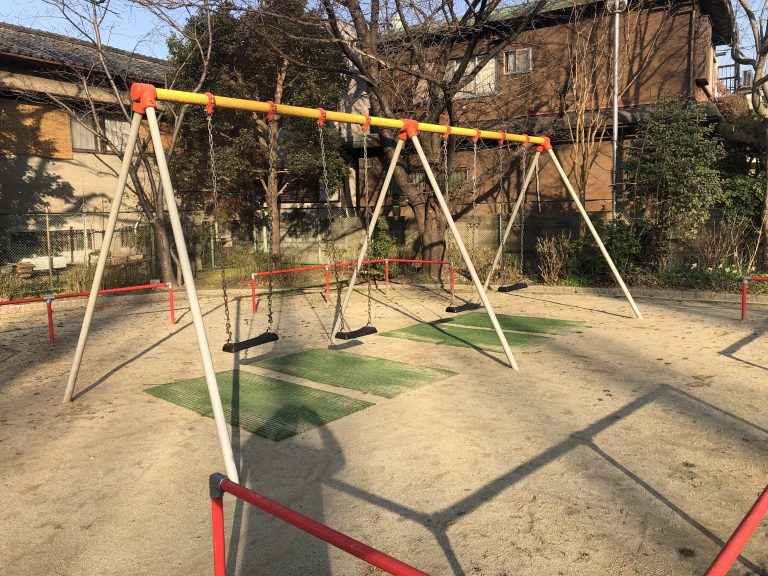 【豊中市箕輪のマンションの公園】