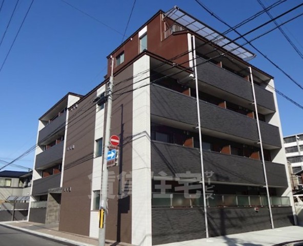 京都市南区東九条東札辻町のマンションの建物外観