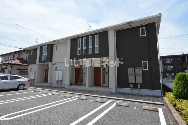 八代市松崎町のアパートの建物外観