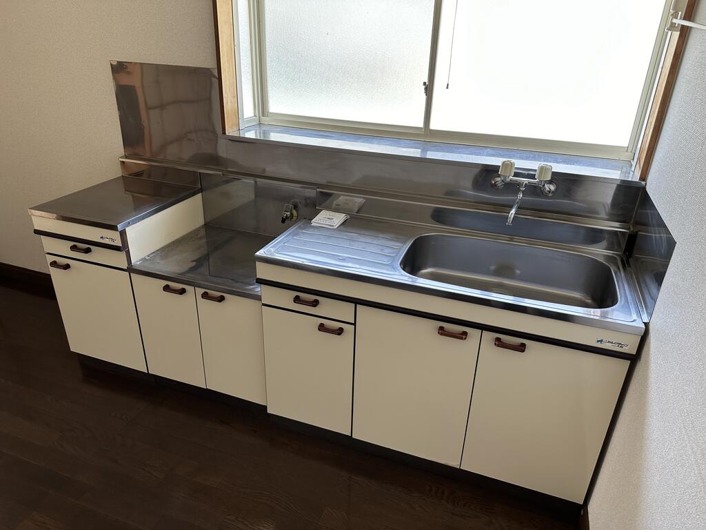 キッチン　※写真は203号室のものです