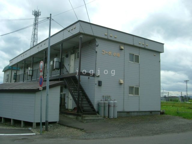 札幌市白石区北郷一条のアパートの建物外観