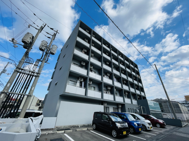 広島市安佐南区長束西のマンションの建物外観