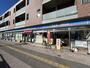 コンビニ　ローソン飛田給駅南口店（コンビニ）まで703m