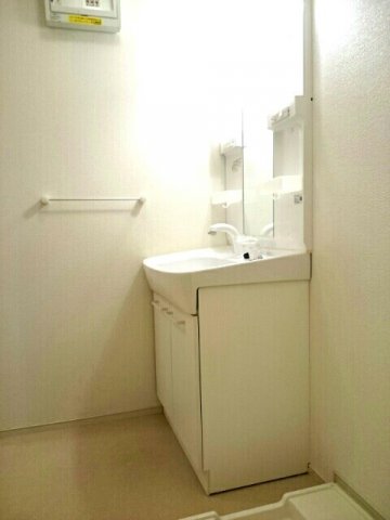 洗面設備　コンパクトで使いやすい洗面所