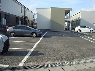 駐車場　駐車場は全部で16台分ご用意しております。