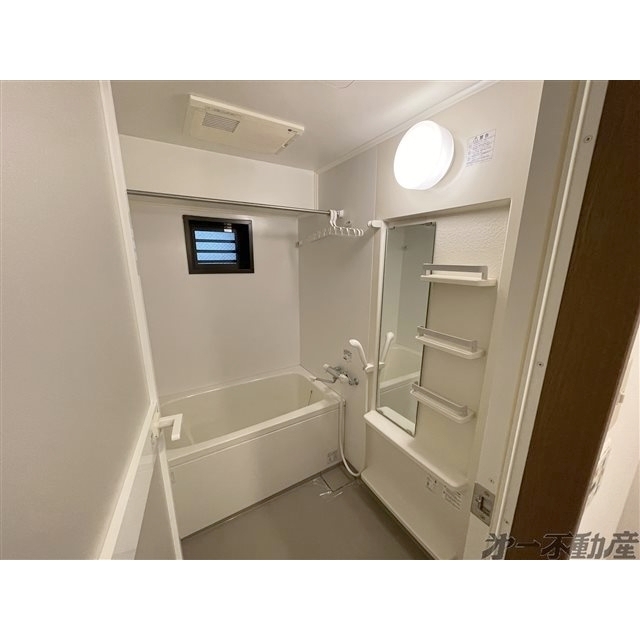 バス・シャワールーム　バスルーム