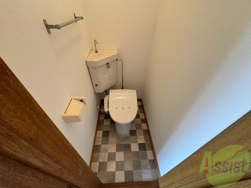 トイレ　こちらはトイレです。清潔感があり、安心して使用できます。