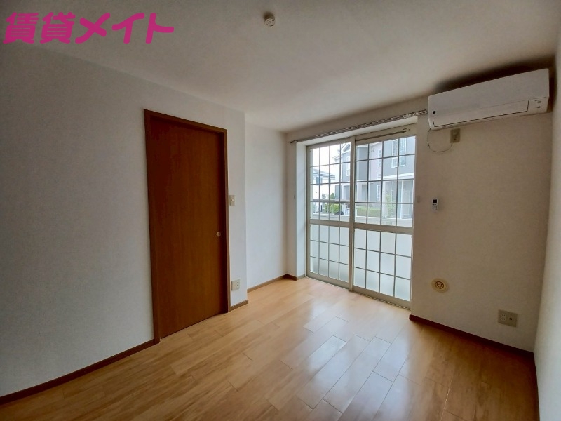 居室・リビング　同型参考写真