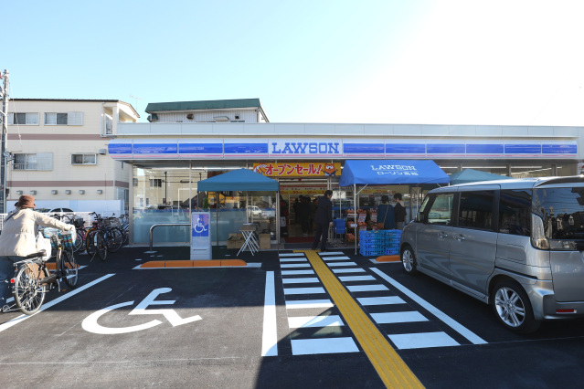 コンビニ　ローソン高知南万々店（コンビニ）まで542m