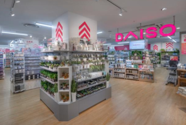 ショッピングセンター　ダイソーイオン東雲店（ショッピングセンター）まで341m