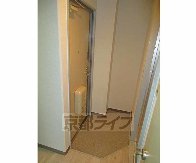 玄関　広い玄関には靴箱も置けそう