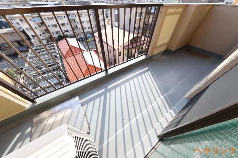 バルコニー　玄関