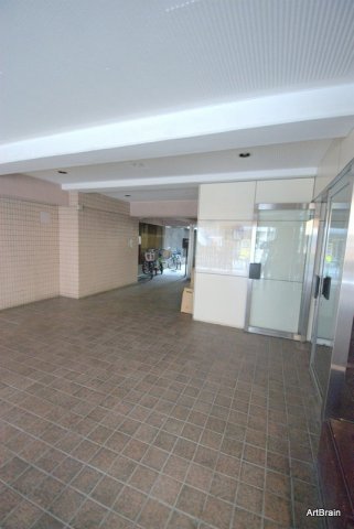 エントランス　開放感のある広いエントランススペース(^^)/