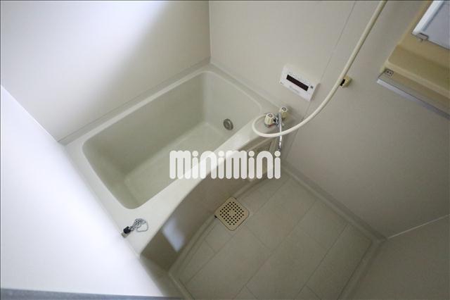 バス・シャワールーム　バスルームです。追い焚き付きです。