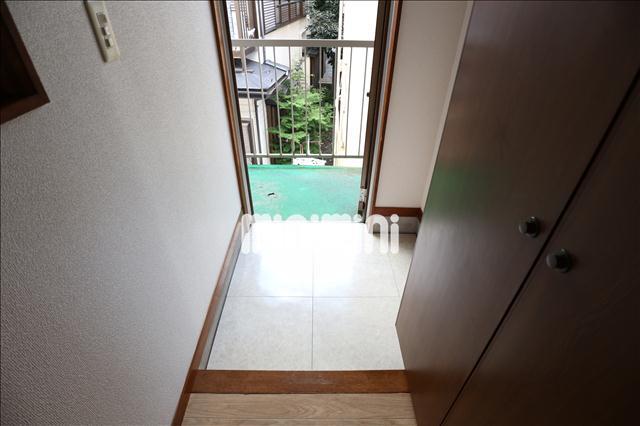 玄関　広めの玄関スペースです