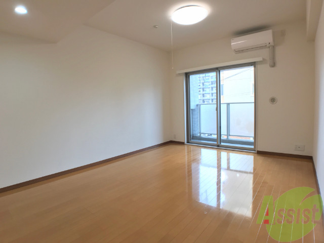 居室・リビング　９．１帖の洋室です。広々として、きれいですね。