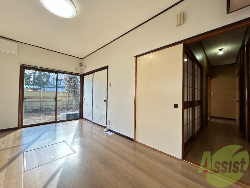 居室・リビング　こちら９帖のダイニングキッチンになります。