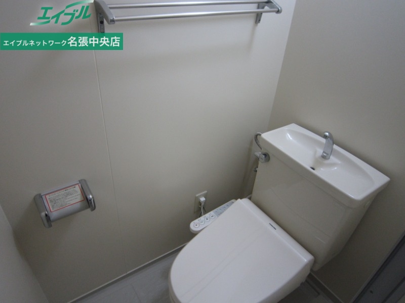 トイレ　別の部屋の写真です。