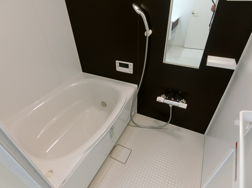 バス・シャワールーム　追焚き機能・浴室乾燥機付きバス　綺麗です。