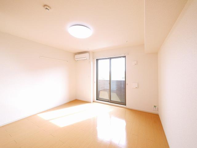 その他部屋・スペース　落ち着いて過ごせるお部屋なので、寝室にいかがでしょうか