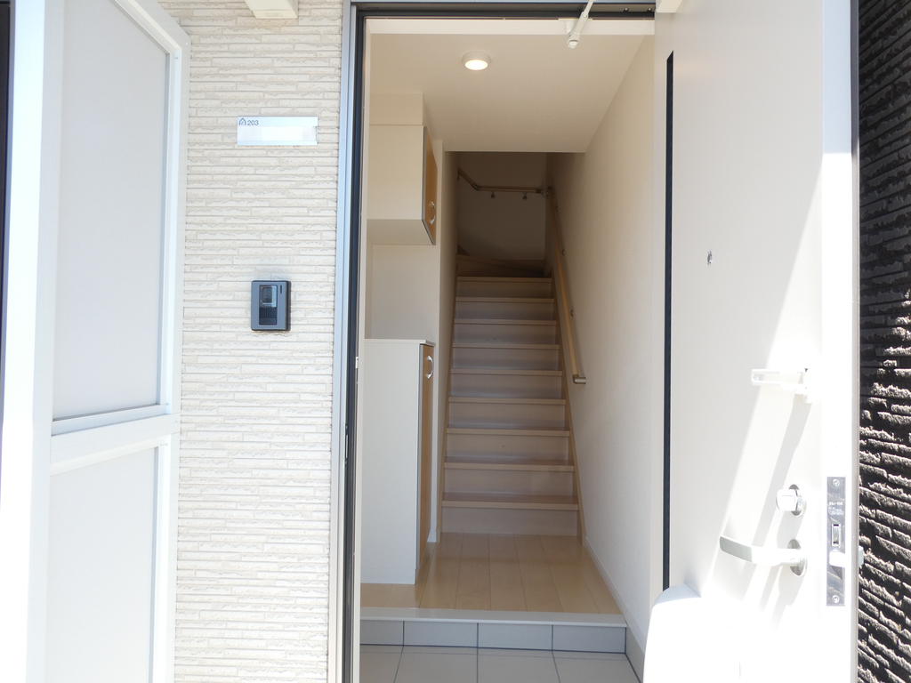 玄関　※室内写真・動画・パノラマは同物件別部屋のものです。