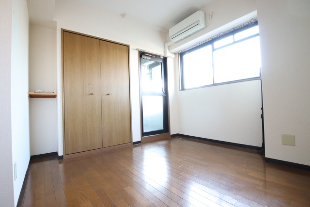 居室・リビング　※別号室のお写真のため現況優先