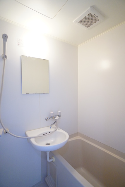 バス・シャワールーム　バストイレ別なので、ゆったり癒しのバスタイムを満喫できます♪