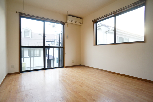 居室・リビング　人気の最上階・角部屋・２面採光！明るく風通し良好です♪