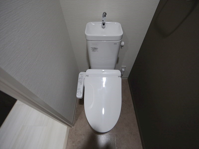 トイレ　温水洗浄暖房便座付トイレ