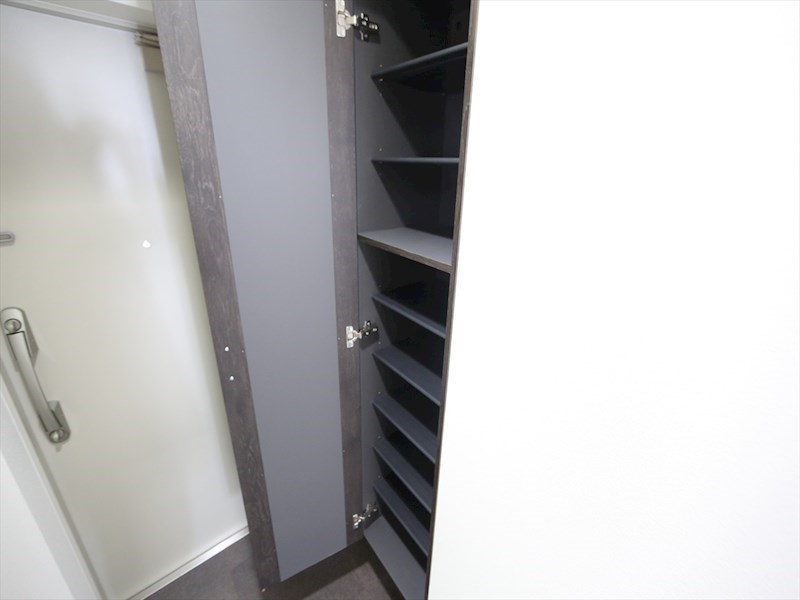 玄関　玄関　シューズボックス付（収納充実してます）